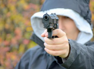 Armes de poing – L’UMQ presse le gouvernement fédéral d’apporter rapidement des modifications législatives