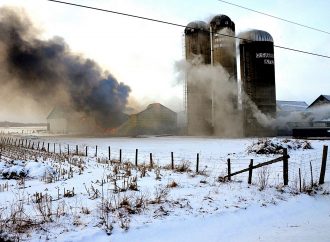 Une ferme familiale brûle à Wickham