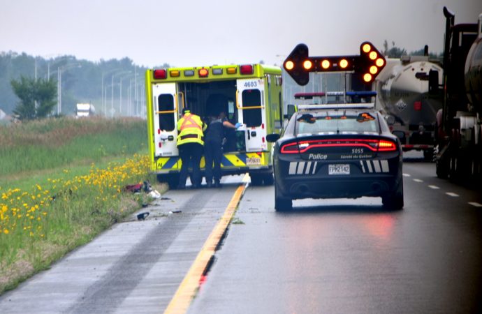 Un accident de moto fait un blessé sur l’autoroute 20 Ouest à Saint-Cyrille-de-Wendover