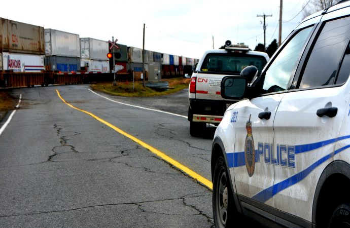 Une voiture percutée par un train du CN sur la route 239 près de Drummondville