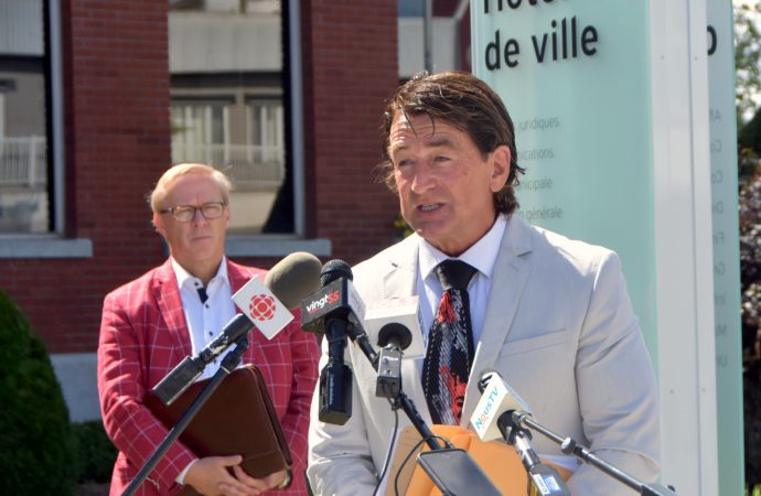 Alain Carrier officialise sa candidature à l’élection partielle à la mairie de Drummondville