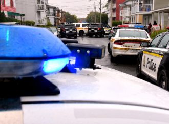 Opération policière rue Saint-Albert à Drummondville, un homme possiblement armé tient les policiers sur le qui-vive