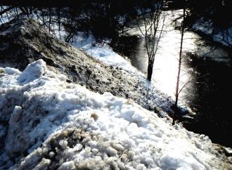 Opérations de déneigement en bordure de cours d’eau: Interdiction d’y jeter de la neige