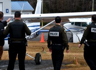 Un projectile d’arme à feu atteint un avion à l’aéroport de Drummondville