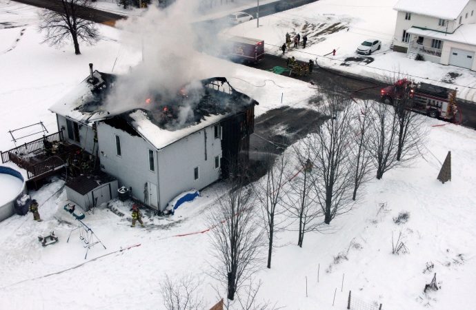 Une résidence lourdement endommagée par un incendie à Saint-Cyrille-de-Wendover
