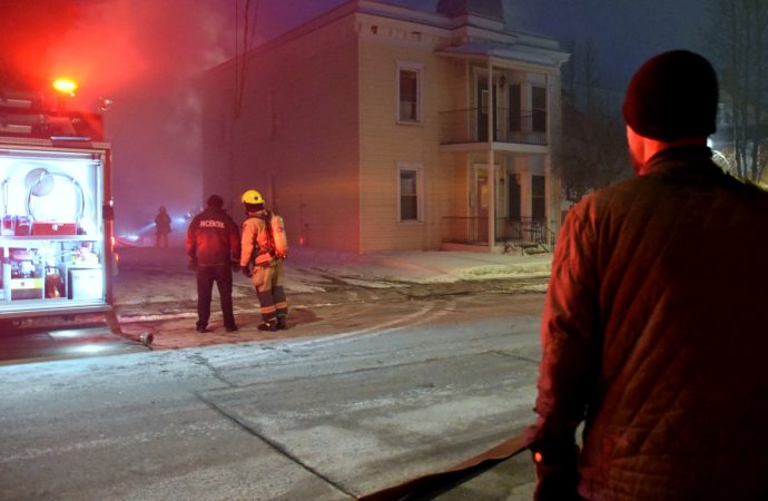 Incendie suspect rue Dorion à Drummondville – Le Service incendie transfère le dossier à la SQ