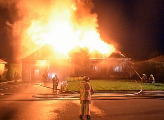 Une résidence familiale complètement détruite par un violent incendie à Drummondville