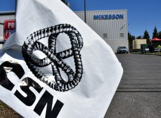 Grève et lock-out chez McKesson : les travailleurs de Drummondville se mobilisent à Montréal