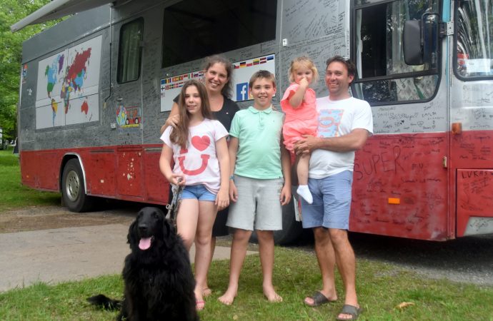 L’école de la vie enseignée sur la route depuis deux ans, l’aventure d’une famille Belge de passage à Drummondville