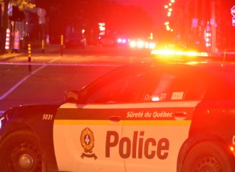 Vol d’un véhicule de luxe : un suspect arrêté après une poursuite policière au centre-ville de Drummondville