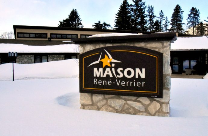 La Maison René-Verrier accueille deux nouveaux partenaires financiers et relance son plan de dédicace.