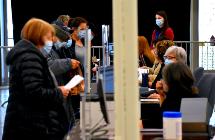 La CNESST exige le port du masque médical en continu à l’intérieur dans les milieux de travail partout au Québec dès le 8 avril