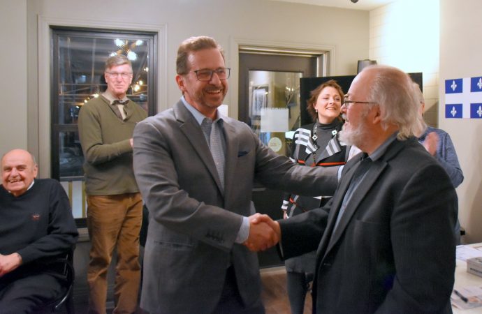 Yves-François Blanchet, une quarantaine de partisans présents au Cocktail de financement à Drummondville.