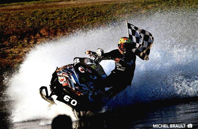Le Championnat de motoneige sur l’eau vu des airs
