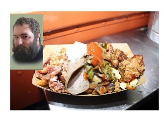 Une poutine et un trophée en l’honneur d’un défunt bénévole