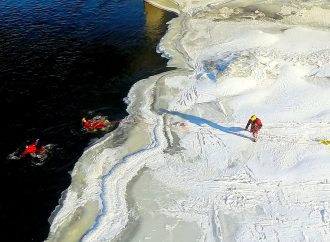 Exercices de sauvetage sur glace et en eau froide à Drummondville