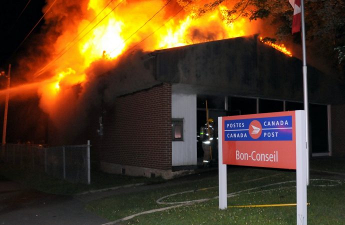 Le bureau de poste de NDBC réduit en cendres