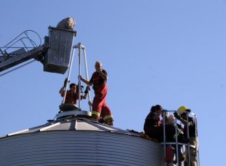 Travailleur prisonnier d’un silo à grain