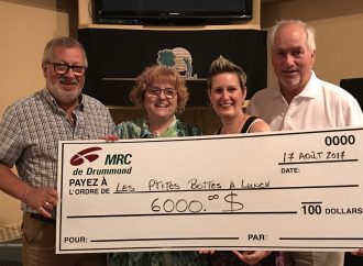 Contribution de 6000 $ de la MRC de Drummond les P’tites boîtes à lunch de la Tablée populaire