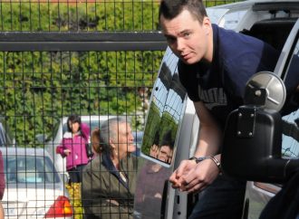 Accusé d’avoir filmé sa voisine dans la douche