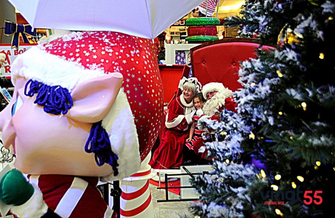 Le vrai père Noël et la mère Noël sont arrivés aux Promenades Drummondville !