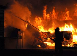 Un feu d’une grande envergure détruit poulailler et bêtes à Wickham