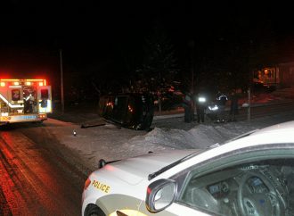Soirée occupée pour policiers et pompiers – Accidents, incendies de résidences et véhicule au menu