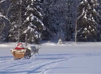 (VIDÉO) Ce 25 décembre, le père Noël continue sa route autour du monde