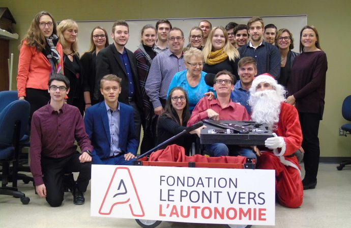 Le Drummondvillois Francis Boulet reçoit son bras robotisé pour Noël