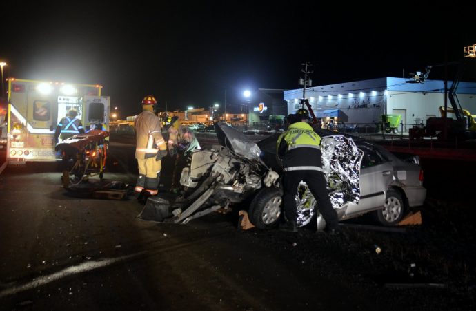 Autoroute 20 – Violente collision entre un véhicule automobile et une camionnette du MTQ