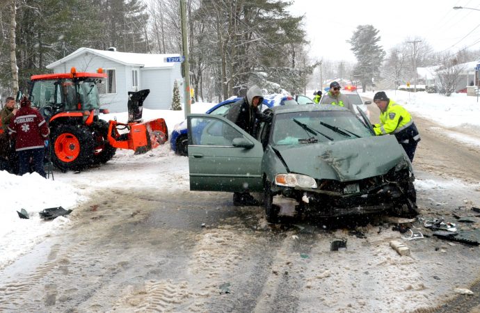 Violente collision entre une souffleuse et un véhicule à Drummondville