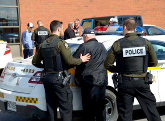 Un conducteur cause tout un émoi au Tim Horton du boulevard Lemire