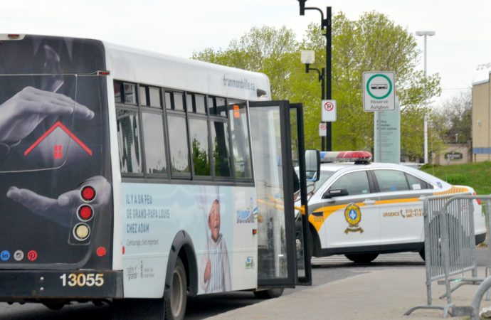 Un individu est intercepté pour grossière indécence à bord d’un autobus municipal