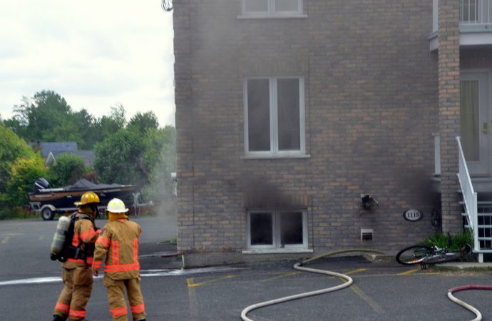 Le feu endommage un immeuble locatif dans le secteur Saint-Charles