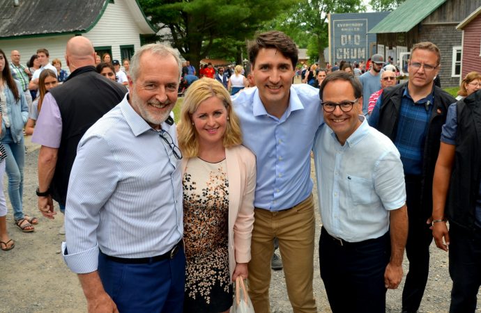 Le premier ministre Justin Trudeau, accompagné de ses fils Xavier et Hadrien, visitent Drummondville lors de la Saint-Jean
