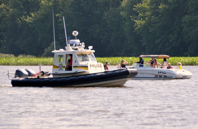 Les patrouilleurs nautiques de la Sûreté du Québec présents sur la rivière Saint-François