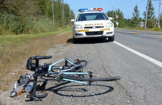 La remorque se détache d’une voiture et percute une cycliste de 64 ans à Saint-Cyrille-de-Wendover