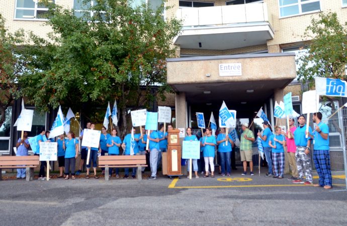 Les infirmières et infirmiers manifestent à l’Hôpital Sainte-Croix