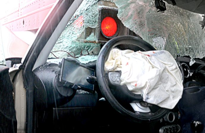 Saint-Eugène – Une conductrice percute violemment une remorque