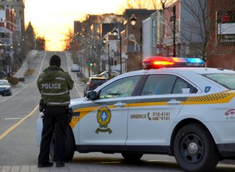 Homme suspecté d’être possiblement armé  : un confinement barricadé a eu lieu au centre-ville de Drummondville