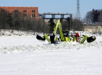 Bris du couvert de glace sur la rivière Saint-François