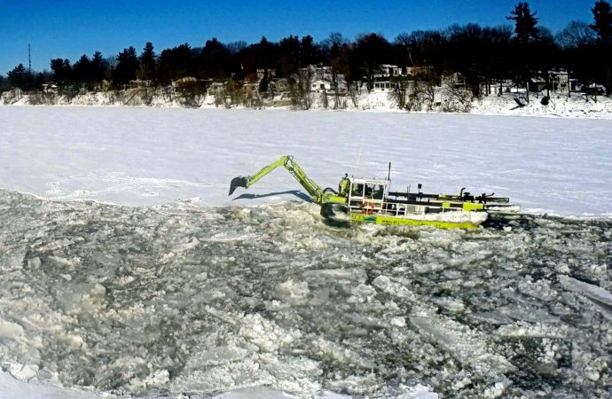 Bris du couvert de glace : C’est le retour de la « grenouille » sur la glace de la rivière St-François à Drummondville