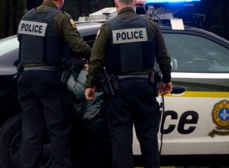 Un individu intoxiqué donne du fil à retordre aux policiers à Drummondville