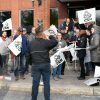 Manifestation des employé(e)s cols blancs lors du conseil municipal de Drummondville