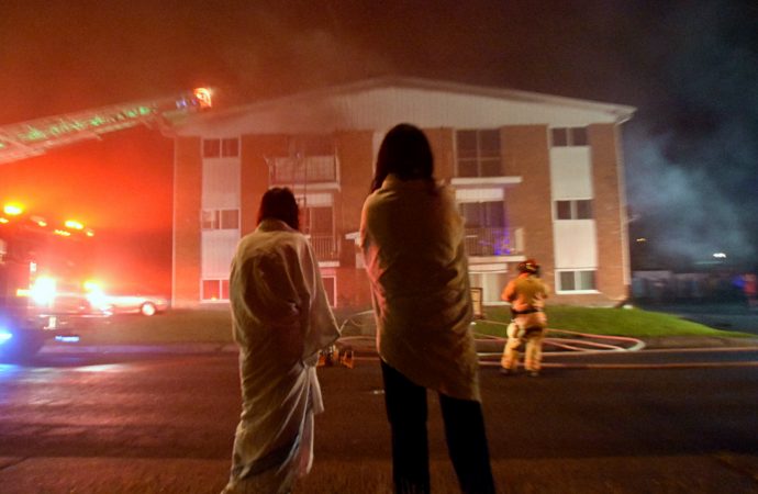 Incendie – Deux résidents piégés par les flammes évacués par les pompiers à Drummondville