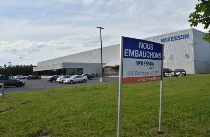 Pénurie de main d’oeuvre – Les salarié(es) de McKesson Drummondville voient le salaire d’embauche passer au-dessus de 15 $ l’heure