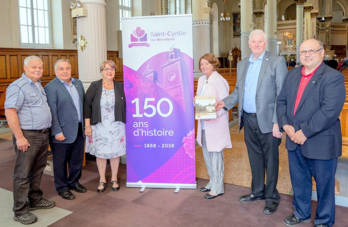 Lancement de l’album-souvenir des 150 ans de la paroisse de Saint-Cyrille-de-Wendover