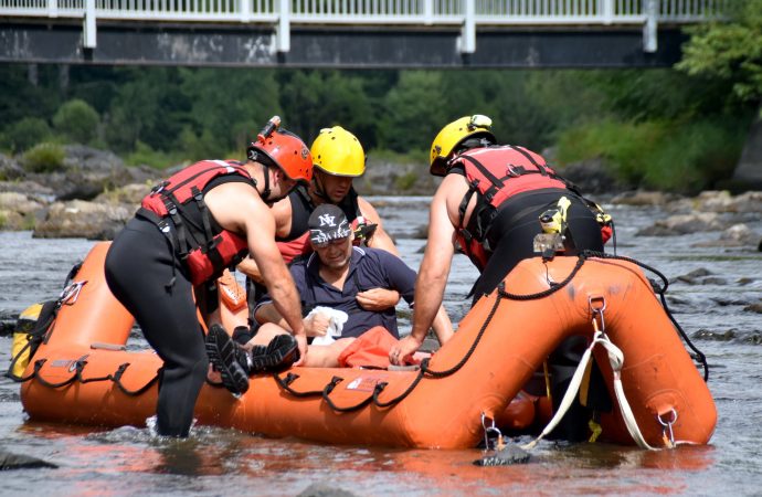 Intervention des pompiers pour un homme blessé dans la rivière Saint-François à Drummondville