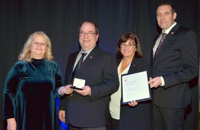 Récipiendaires de l’Ordre du mérite scolaire Des hommages bien mérités pour Lucie Gagnon et Mario Bélisle