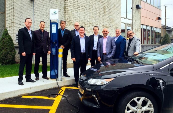 Les Caisses Desjardins annoncent l’installation de huit bornes électriques au Centre-du-Québec